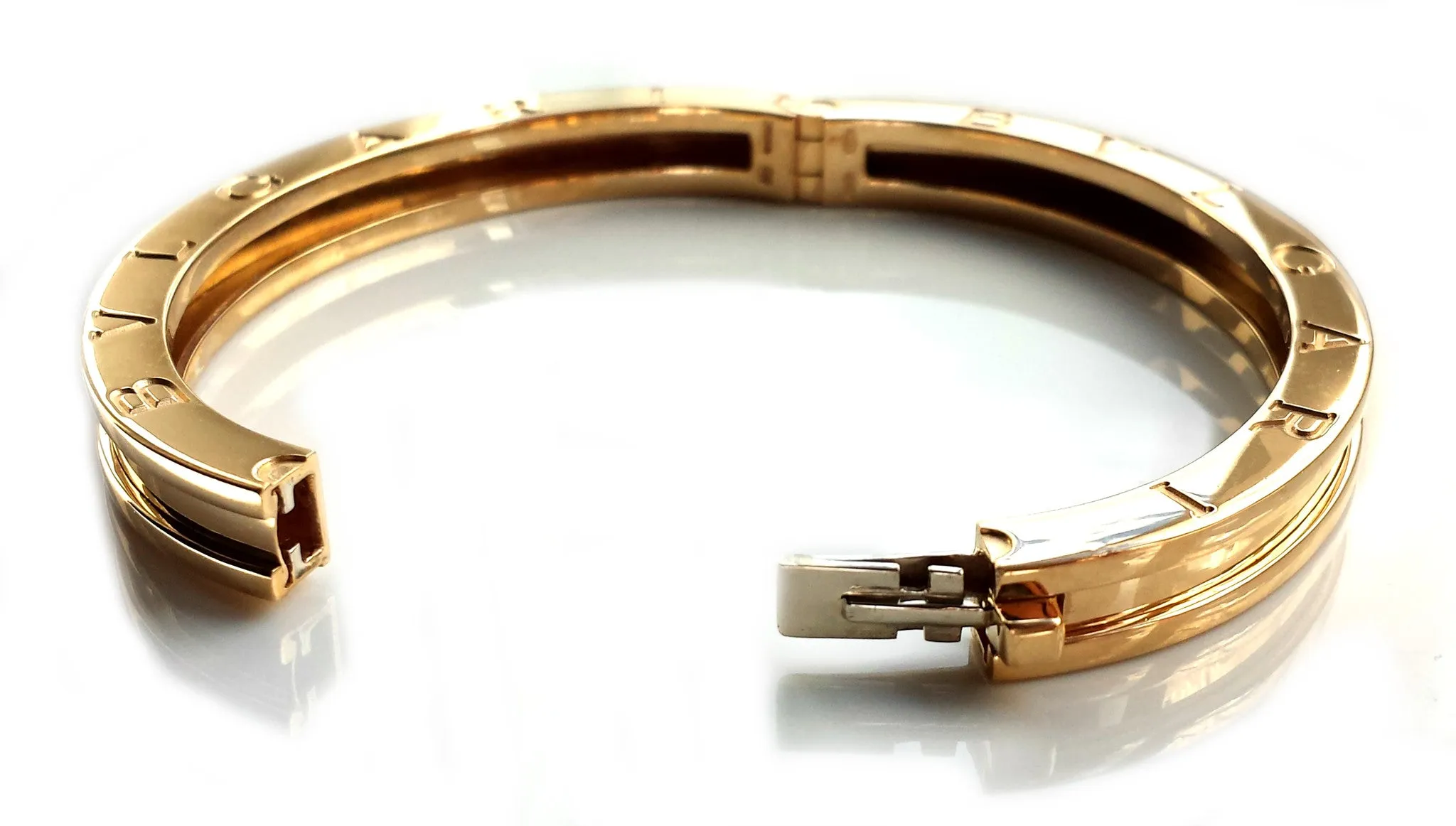 Bulgari Bvlgari B.Zero1 18k Yellow Gold Bangle with Bag & Box