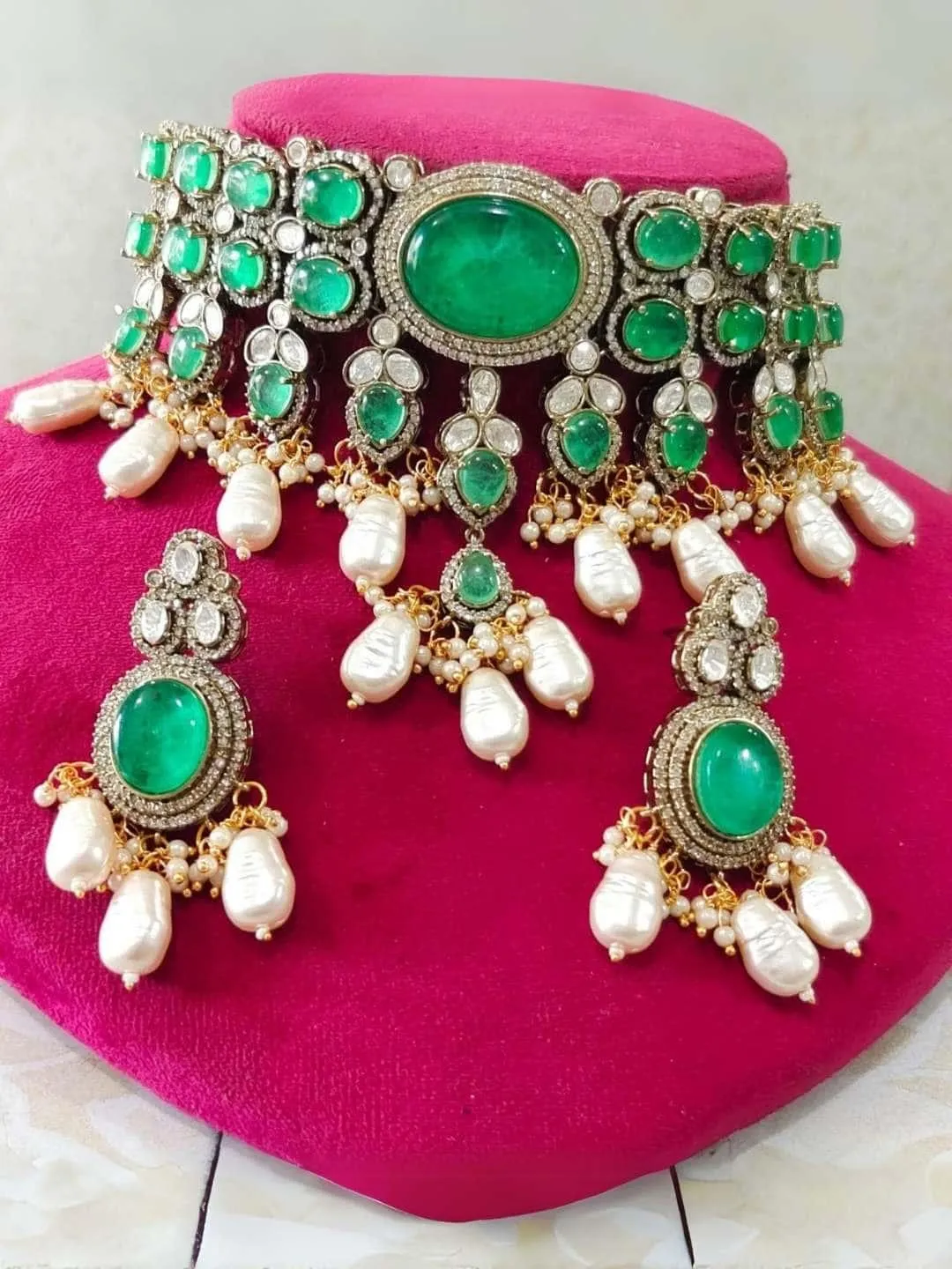 Carved Kundan Choker