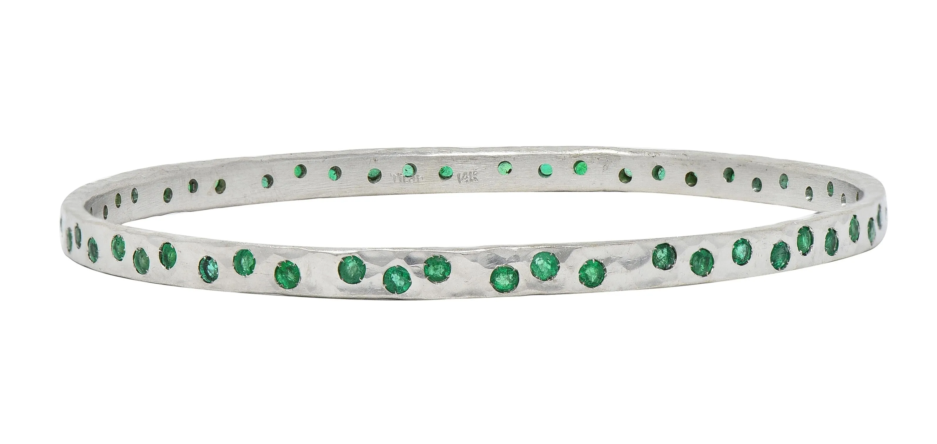 Contemporary 2.70 CTW Emerald 14 Karat White Gold Hammered Bangle Bracelet