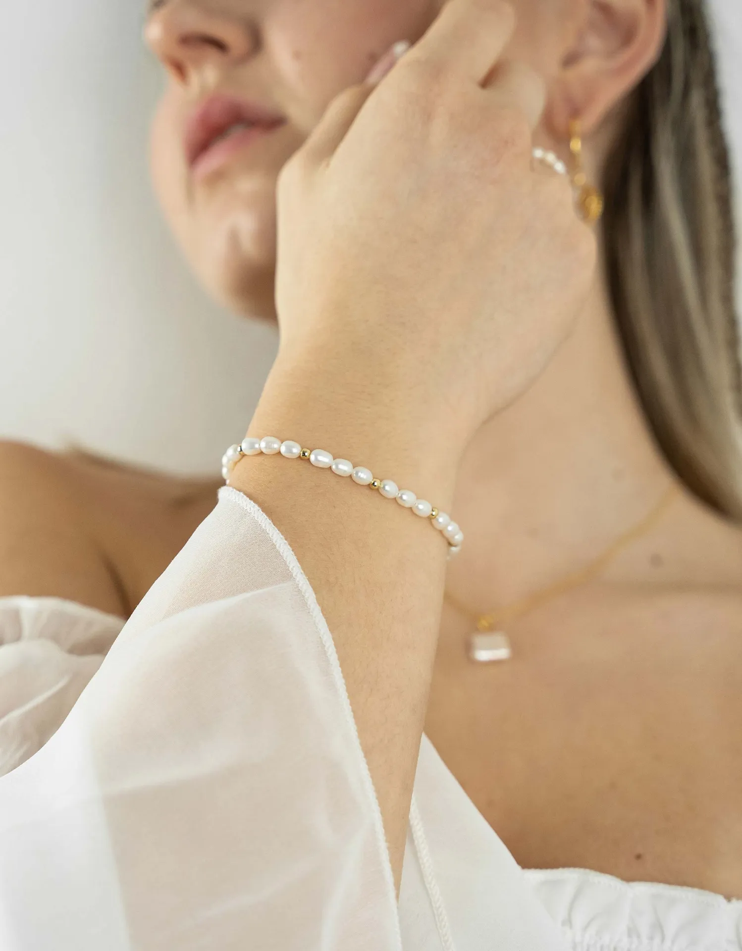 Elegant Seed Beaded Pearl Bracelet | Delicate and Lustrous – Elevate Your Style