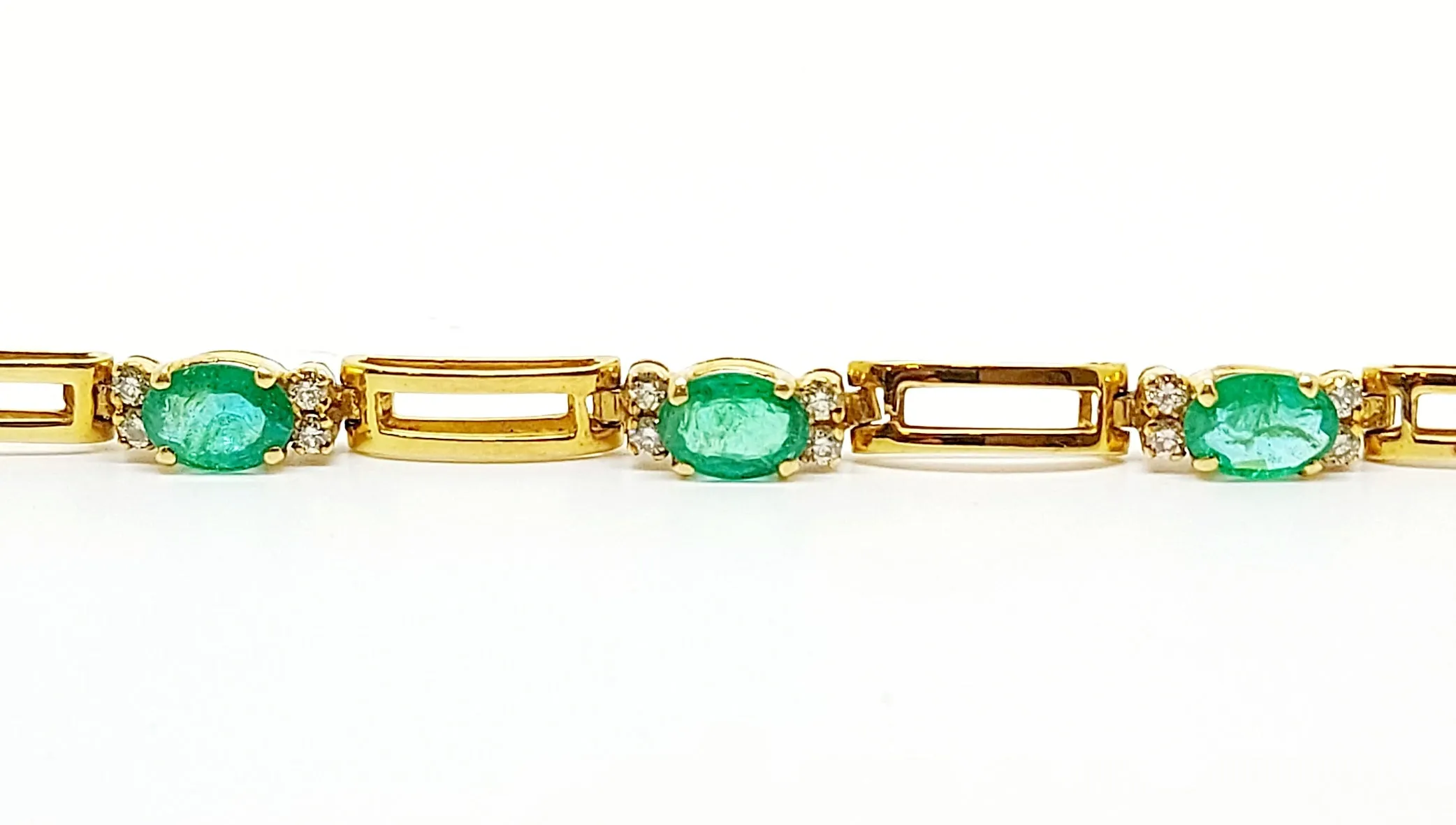 Emerald and Diamond Paperclip Bracelet In 18k Yellow Gold AD NO: 1405