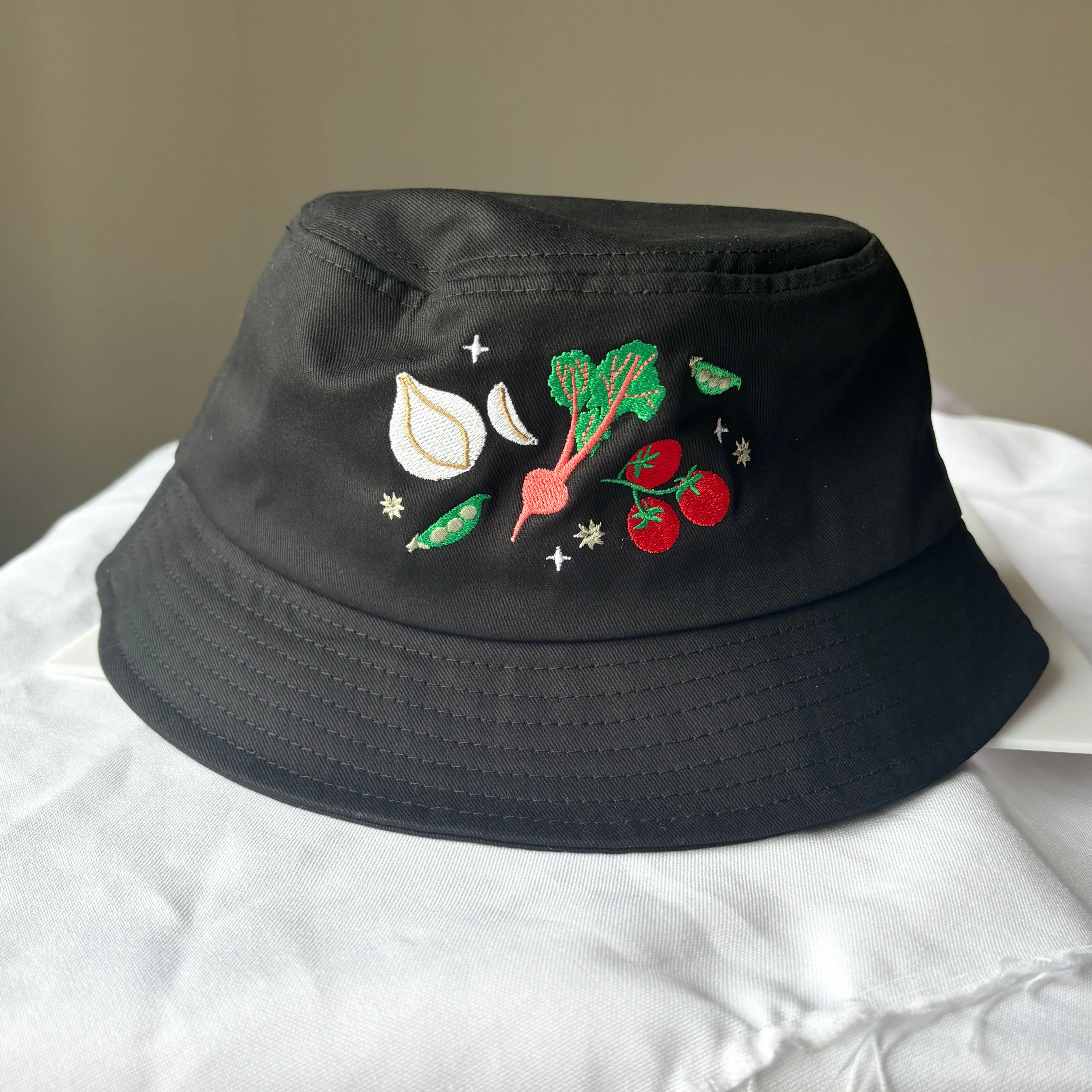 GARDEN VEGGIE BUCKET HAT