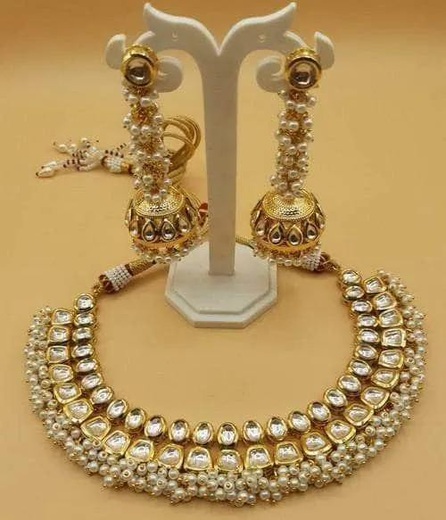 Simple Kundan Choker With Long Jumki