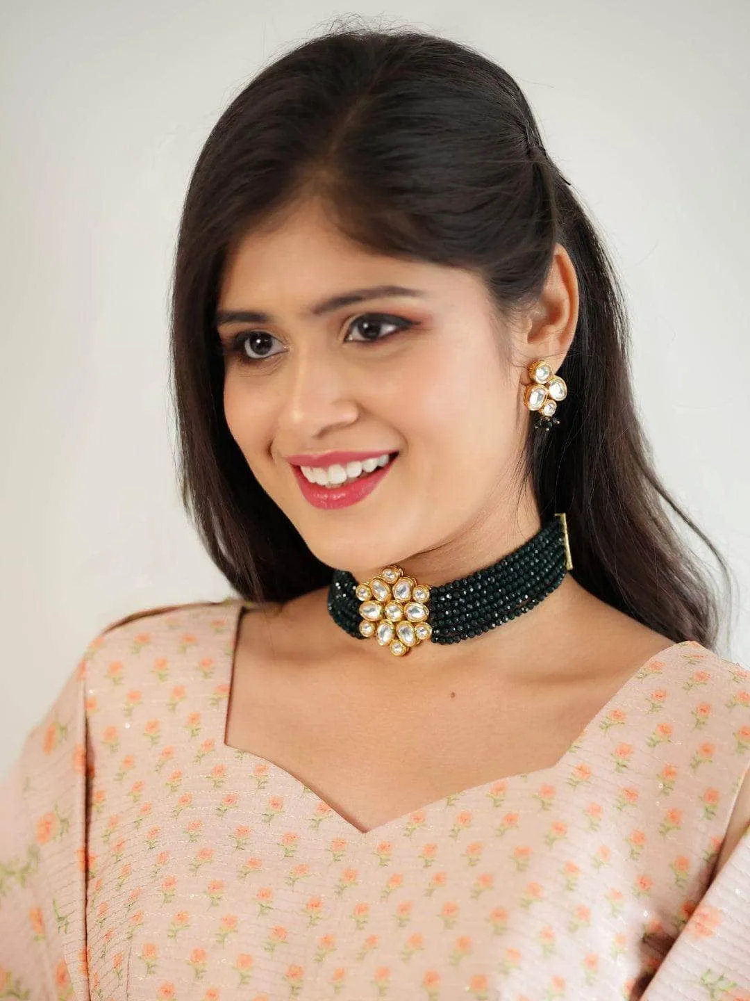 Simple Kundan Patch Choker Set